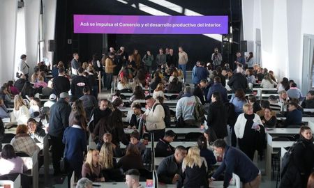 La Provincia de Santa Fe reunió en Rosario a instituciones que brindan asistencia social y empresas para formar una red más eficiente. La Provincia de Santa Fe reunió en Rosario a instituciones que brindan asistencia social y empresas para formar una red más eficiente.