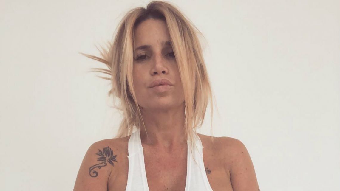 Florencia Peña calentó las redes con una foto desnuda en la cama