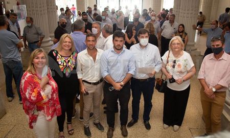 Según adelantaron algunos intendentes y presidentes comunales será muy difícil destrabar en Diputados lo del presupuesto si no hay retribución de los fondos que nos deben a los municipios y comunas. Según adelantaron algunos intendentes y presidentes comunales será muy difícil destrabar en Diputados lo del presupuesto si no hay retribución de los fondos que nos deben a los municipios y comunas.
