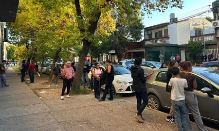 La Policía y los docentes requisaron los elementos de los alumnos aula por aula y los resultados fueron negativos. La Policía y los docentes requisaron los elementos de los alumnos aula por aula y los resultados fueron negativos.