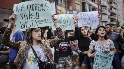 Aire de Santa Fe | femicidio marcha telam archivo.jpg