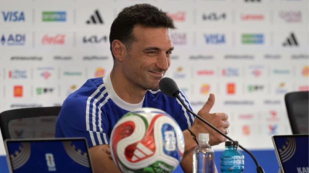 En la previa del debut, Nicolás Otamendi y Lionel Scaloni brindaron una conferencia de prensa en la que analizan el presente del equipo y las expectativas para el inicio del torneo.