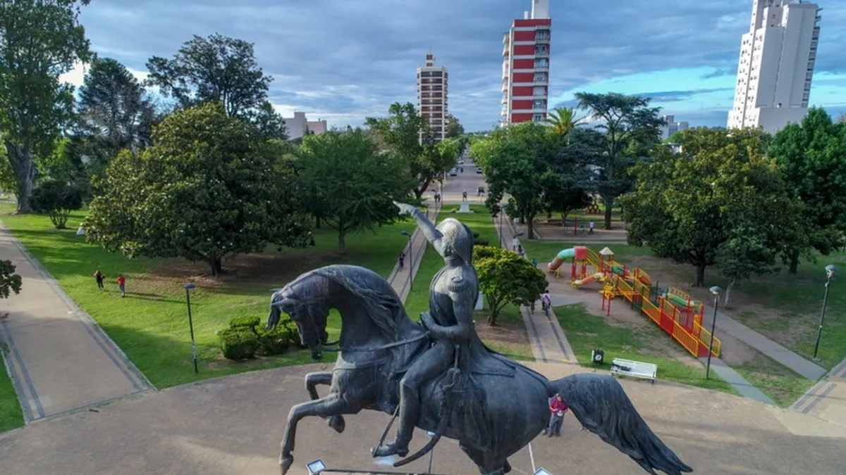 La Plaza San Martín es uno de los pulmones verdes más importantes de la ciudad de Venado Tuerto.
