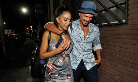 La pareja fue retratada al término de la función de Sex, obra donde se conocieron, y abundaron las muestras de cariño. La pareja fue retratada al término de la función de Sex, obra donde se conocieron, y abundaron las muestras de cariño.