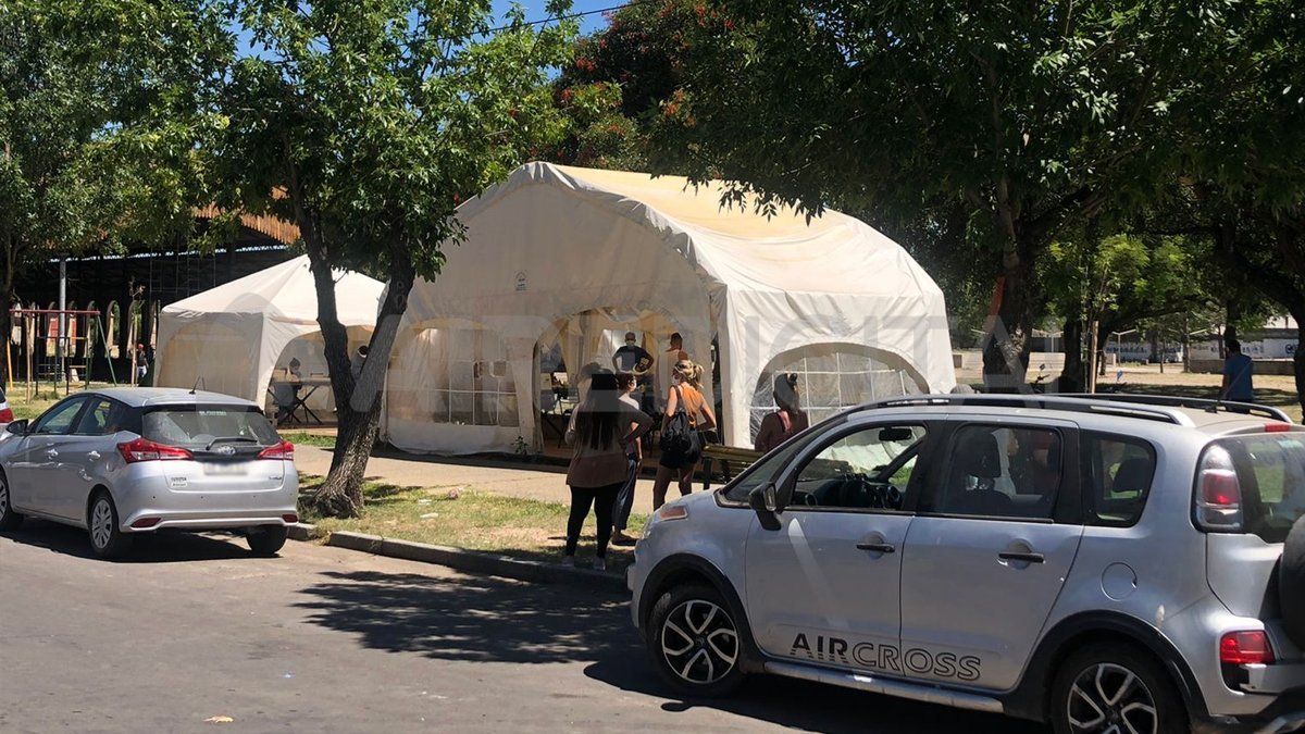 Así se encontraba este domingo por la mañana el centro de testeo ubicado en la Estación Mitre.