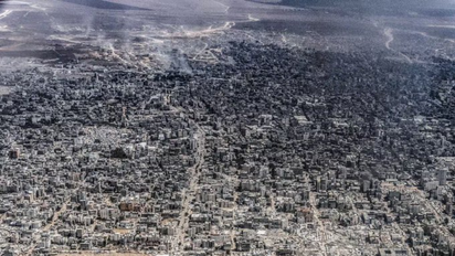 Israel intensifica los ataques en Gaza: 300.000 personas huyen y crece la crisis humanitaria