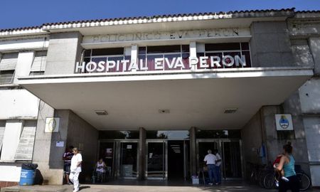 El nene está internado en observación, en el Hospital Eva Perón. El nene está internado en observación, en el Hospital Eva Perón.