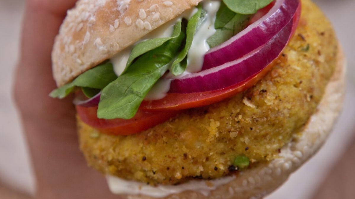 Deliciosas hamburguesas vegetarianas y proteicas. 
