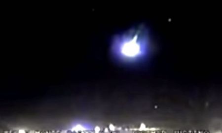 El meteoro se aproximó desde la constelación de Ofiuco y pasó por el cielo de Río Grande Do Sul, en Brasil. El meteoro se aproximó desde la constelación de Ofiuco y pasó por el cielo de Río Grande Do Sul, en Brasil.