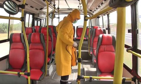 Ante la emergencia por coronavirus, los colectivos deben ser desinfectados tres veces por día. Ante la emergencia por coronavirus, los colectivos deben ser desinfectados tres veces por día.