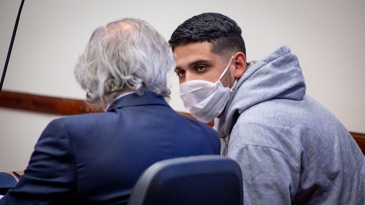 Cristian Bruno Figueroa -aquí en una de las audiencias del caso- tenía 22 años y estaba imputado y con prisión preventiva por el crimen de Hugo Oldani.