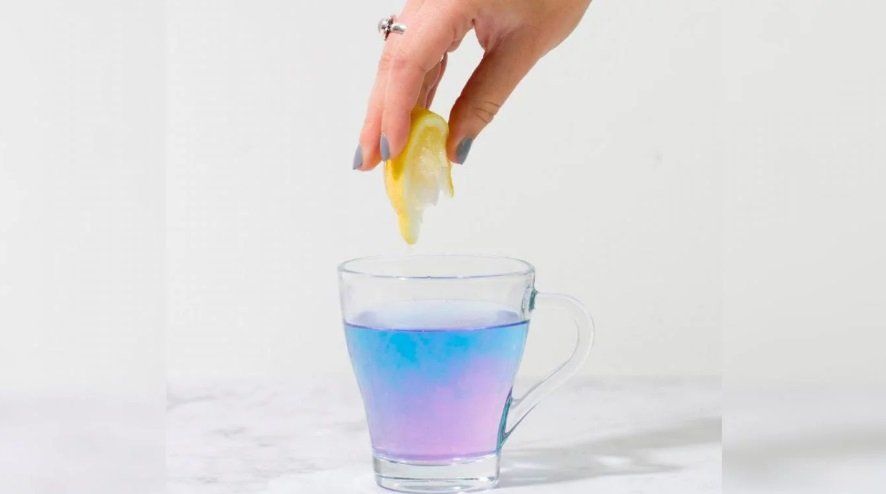 Té de sirena: la bebida que cambia de color al agregarle limón