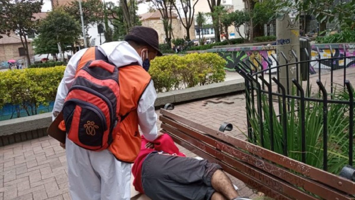 Un colombiano ganó dos veces la lotería y ahora vive en las calles.  