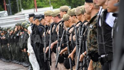 Lenguaje inclusivo: el Ministerio de Defensa prohibió su uso para las Fuerzas Armadas