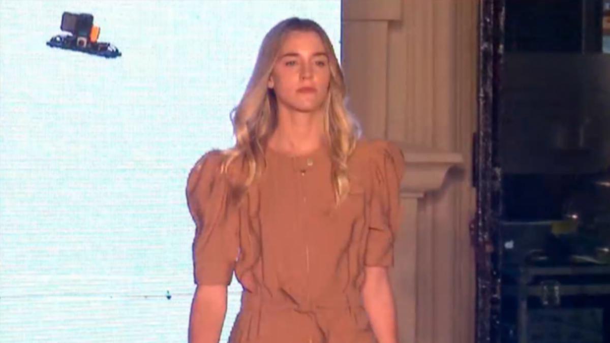 Una modelo desfilaba en Córdoba