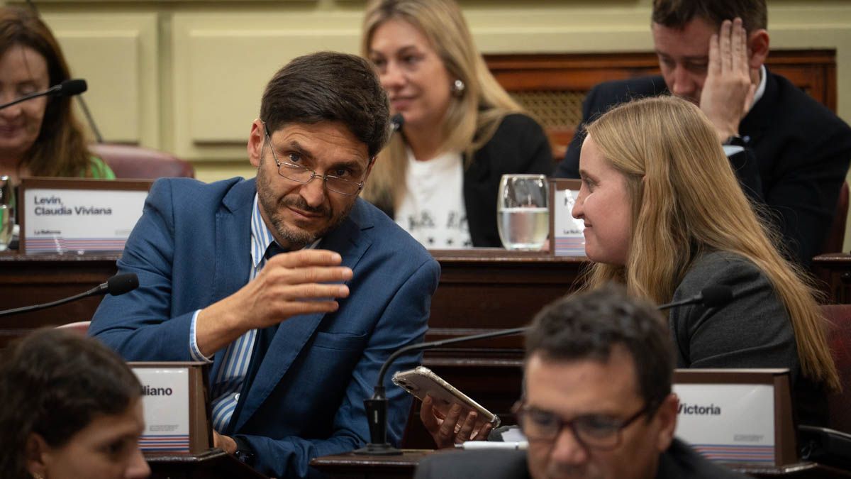 El gobernador y convencional Maximiliano Pullaro participa de una sesión clave en la que podría quedar casi habilitada la posibilidad de presentarse a un segundo mandato.