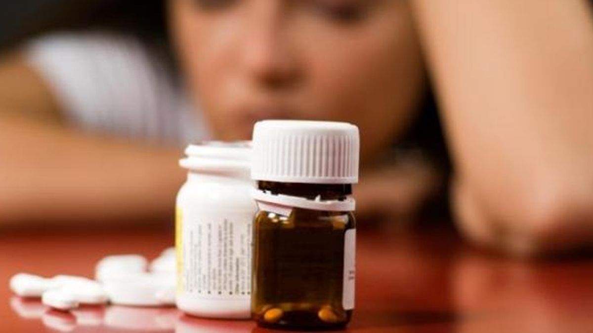 Horror en España: una madre empastillo con 80 antidepresivos a su hijita y la ahogó en la bañera