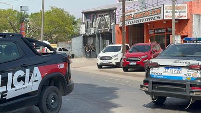 Momentos de zozobra en Santo Tomé: un hombre se atrincheró en un negocio tras discutir con su pareja