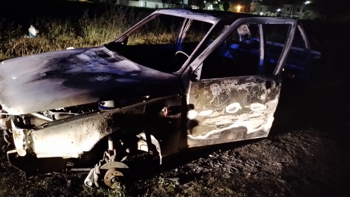 Así quedó el automóvil incendiado.