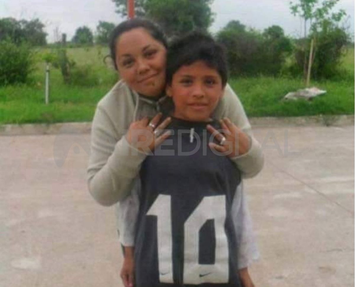 Facudo Farías junto a su mamá. Facudo Farías junto a su mamá.
