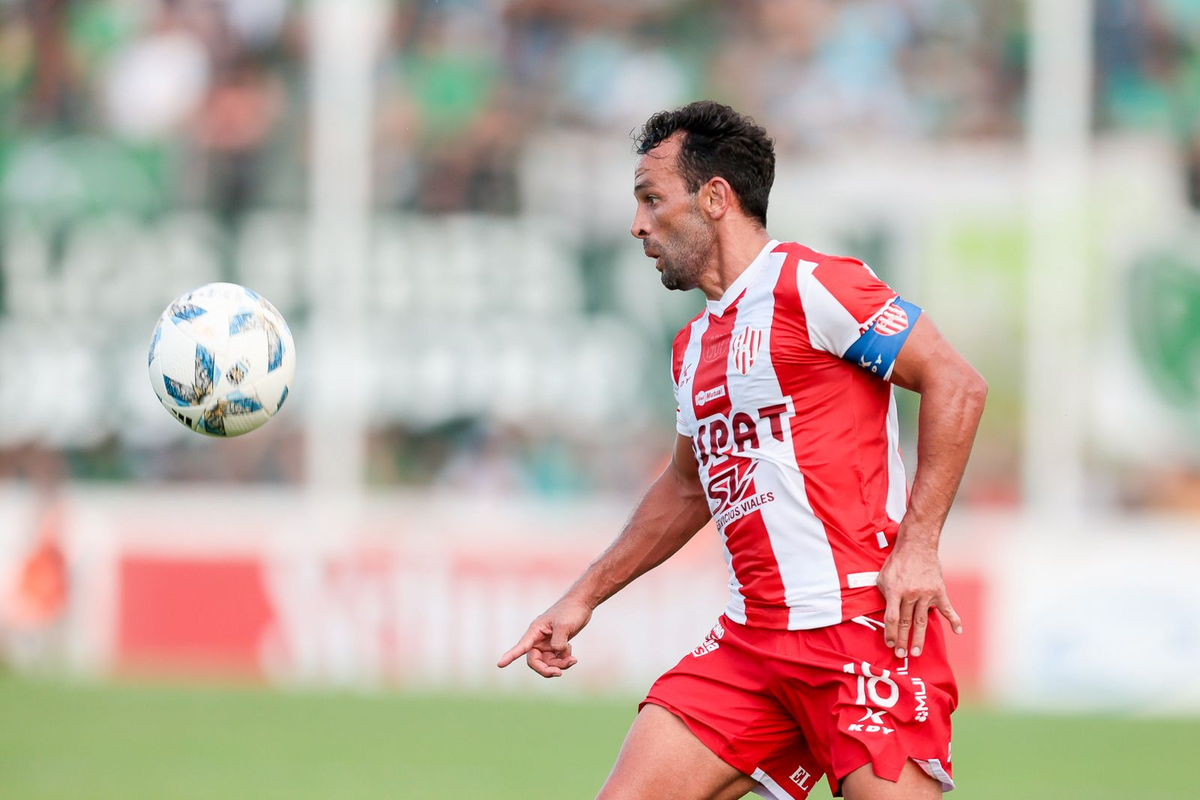 Lucas Gamba dejó atrás su lesión en el cuádriceps y está entre los convocados de Unión vs. Lanús. Lucas Gamba dejó atrás su lesión en el cuádriceps y está entre los convocados de Unión vs. Lanús.