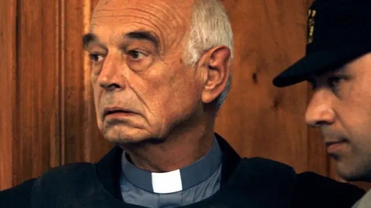 El Servicio Penitenciario Federal (SPF) apoyó el pedido de salidas transitorias del sacerdote que ofició de capellán en la Policía de la Provincia de Buenos Aires durante la última dictadura militar, Christian Von Wernich. El Servicio Penitenciario Federal (SPF) apoyó el pedido de salidas transitorias del sacerdote que ofició de capellán en la Policía de la Provincia de Buenos Aires durante la última dictadura militar, Christian Von Wernich.
