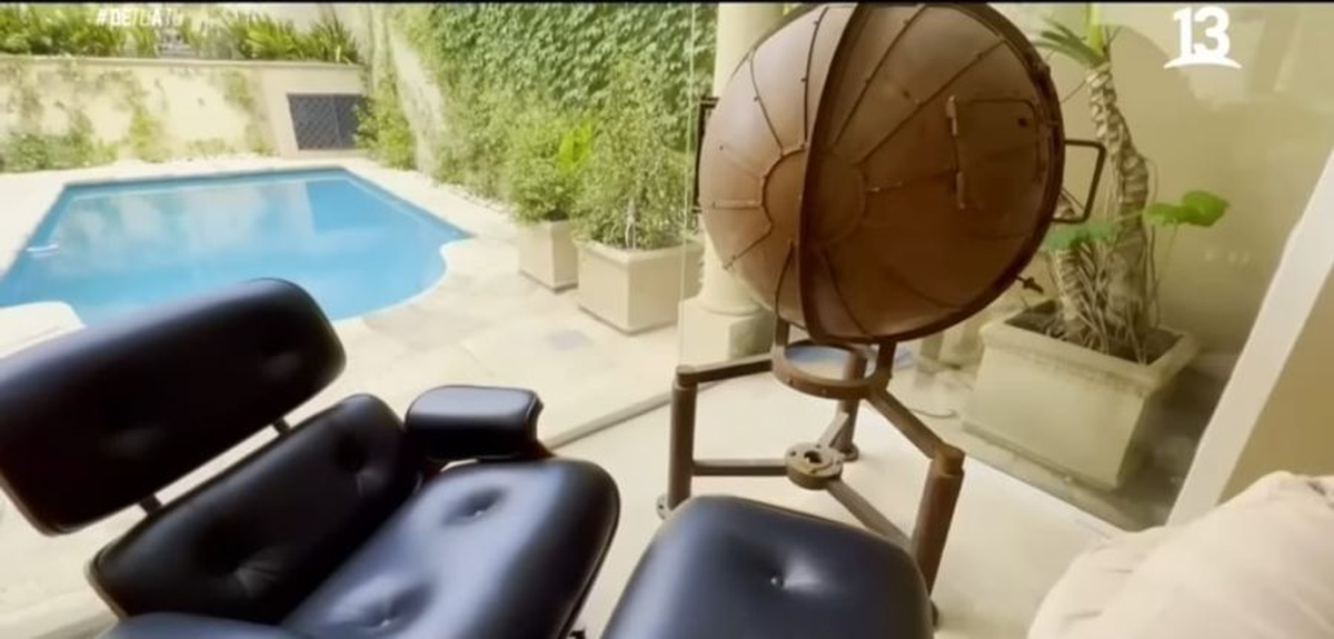 El exterior de la casa cuenta con un patio, pileta, terraza y parrilla. El exterior de la casa cuenta con un patio, pileta, terraza y parrilla.