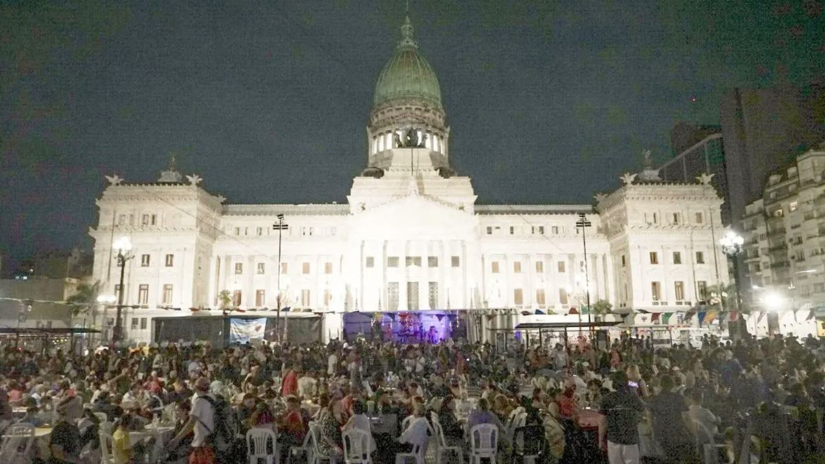 La organización del evento estuvo a cargo de los trabajadores de la economía popular que además recolectaron donaciones a lo largo del mes de diciembre. La organización del evento estuvo a cargo de los trabajadores de la economía popular que además recolectaron donaciones a lo largo del mes de diciembre.