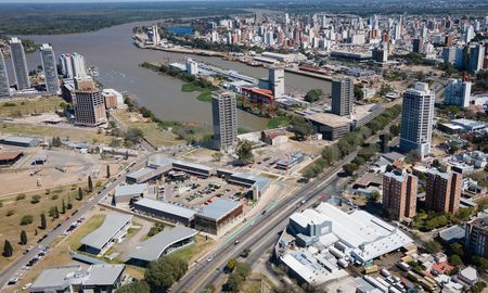 El intendente Juan Pablo Poletti explicó en AIRE que el Puerto es un sector de estacionamiento de alta demanda y reiteró que el nuevo Seom incluirá el área portuaria. El intendente Juan Pablo Poletti explicó en AIRE que el Puerto es un sector de estacionamiento de alta demanda y reiteró que el nuevo Seom incluirá el área portuaria.
