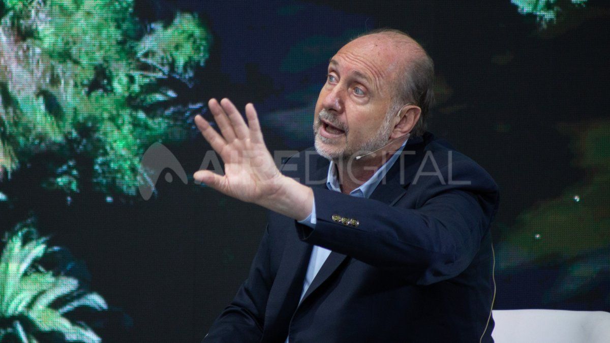 El gobernador Omar Perotti insistió una y otra vez en la importancia de que la Legislatura apruebe la ley de conectividad.