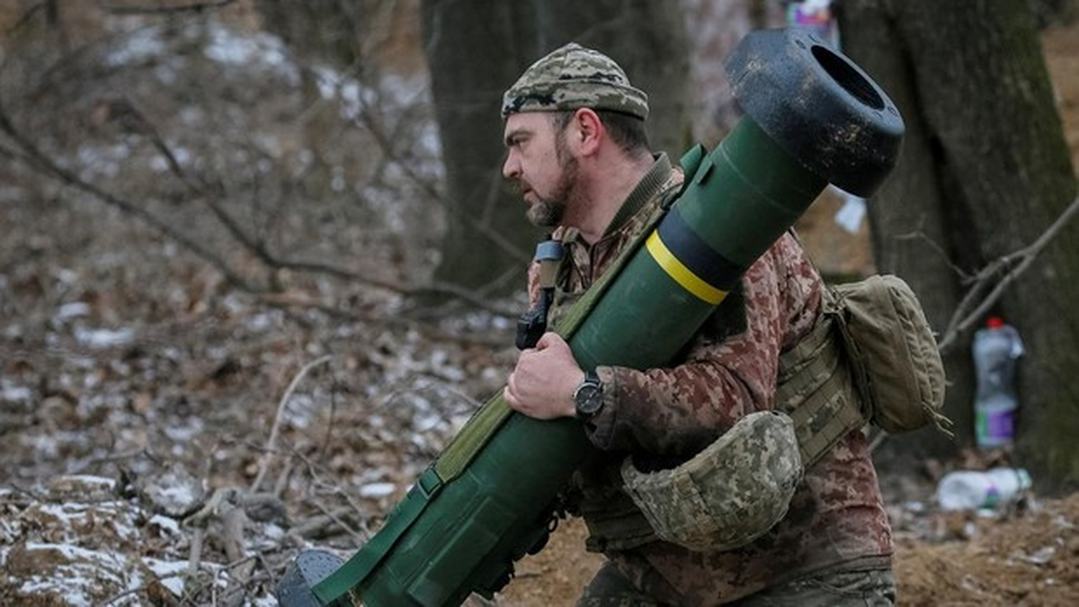 Estados Unidos envió a Ucrania 18 cañones ‘horowitz’, 40.000 piezas de munición para ellos, sistemas de radar, 300 drones de ataque Switchblade o 500 misiles antitanque Javelin.