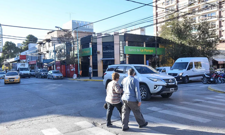 Indignante requisito para entrar a trabajar a un banco de La Pampa: ¿Hay que ser 90-60-90? Indignante requisito para entrar a trabajar a un banco de La Pampa: ¿Hay que ser 90-60-90?
