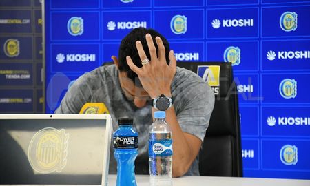 En conferencia de prensa, Carlos Tévez anunció que dio un paso al costado como entrenador de Rosario Central. En conferencia de prensa, Carlos Tévez anunció que dio un paso al costado como entrenador de Rosario Central.