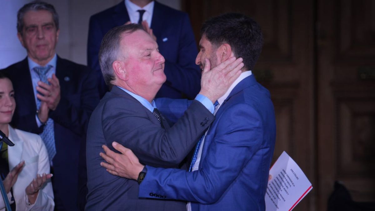 Maximiliano Pullaro junto a Felipe Michlig en el acto de jura de la Constitución del 25 en Santa Fe. Maximiliano Pullaro junto a Felipe Michlig en el acto de jura de la Constitución del 25 en Santa Fe.