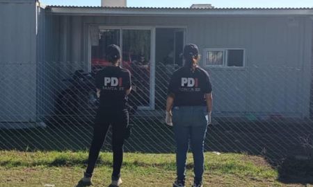 La PDI realizó tres allanamientos en Centeno por microtráfico de drogas. Hay un detenido y material incautado, en una causa con intervención judicial en Coronda. La PDI realizó tres allanamientos en Centeno por microtráfico de drogas. Hay un detenido y material incautado, en una causa con intervención judicial en Coronda.