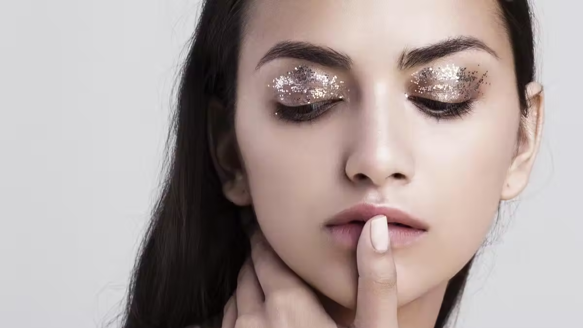 Glitter en el maquillaje: todo lo que necesitás saber para una aplicación exitosa