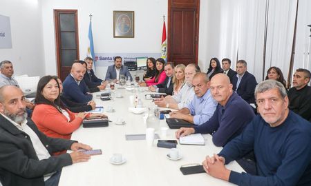 Este lunes 20 de mayo las partes se reúnen a las 16 horas, en esta oportunidad el Gobierno de Santa Fe hará una nueva oferta a los docentes. Este lunes 20 de mayo las partes se reúnen a las 16 horas, en esta oportunidad el Gobierno de Santa Fe hará una nueva oferta a los docentes.