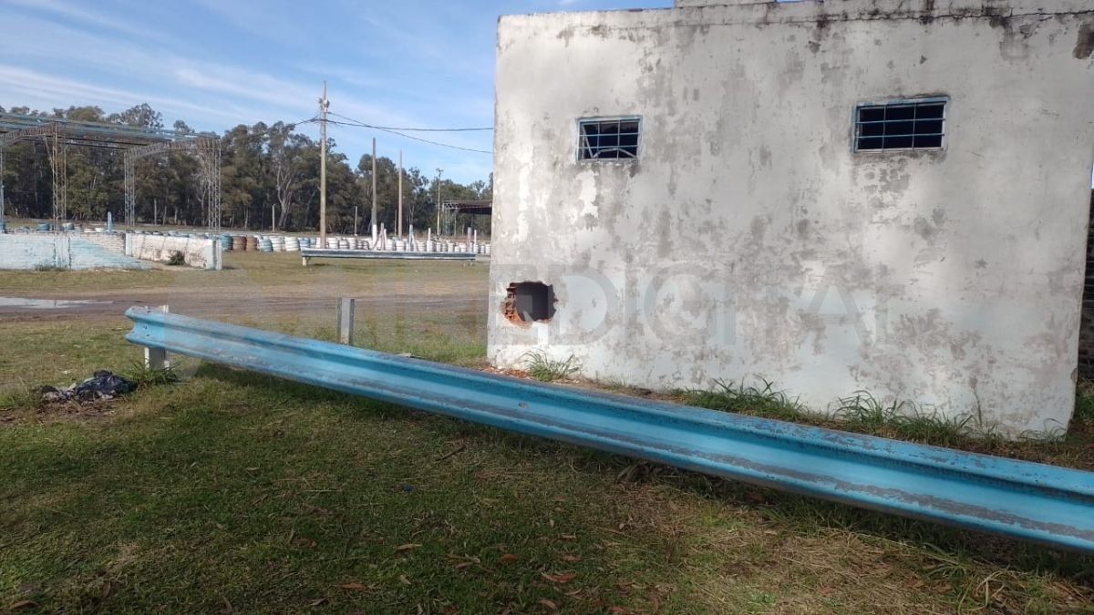 Vandalismo y robo en el Automóvil Club Santa Fe.