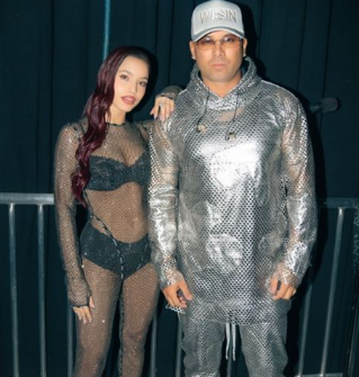 Emilia Mernes aprovechó la ocasión para tomarse una foto con Wisín, del legendario dúo Wisín y Yandel.