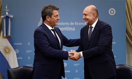 Sergio Massa y Omar Perotti se reunieron este lunes en Buenos Aires. Sergio Massa y Omar Perotti se reunieron este lunes en Buenos Aires.