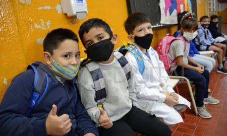 Ctera y Amsafe piden al Ministerio de Educación de la Nación –se incluyó el pedido a los ministros provinciales- la suspensión de las clases presenciales donde el incremento de casos de coronavirus haya sido exponencial en las últimas dos semanas. Ctera y Amsafe piden al Ministerio de Educación de la Nación –se incluyó el pedido a los ministros provinciales- la suspensión de las clases presenciales donde el incremento de casos de coronavirus haya sido exponencial en las últimas dos semanas.