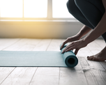 Posturas de yoga para principiantes que ayudan a empezar bien el día Posturas de yoga para principiantes que ayudan a empezar bien el día