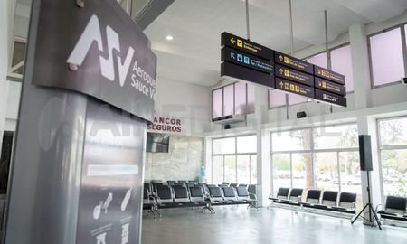 La provincia de Santa Fe ofrece como alternativa el Aeropuerto de Sauce Viejo, previo al cierre del de Rosario. La provincia de Santa Fe ofrece como alternativa el Aeropuerto de Sauce Viejo, previo al cierre del de Rosario.
