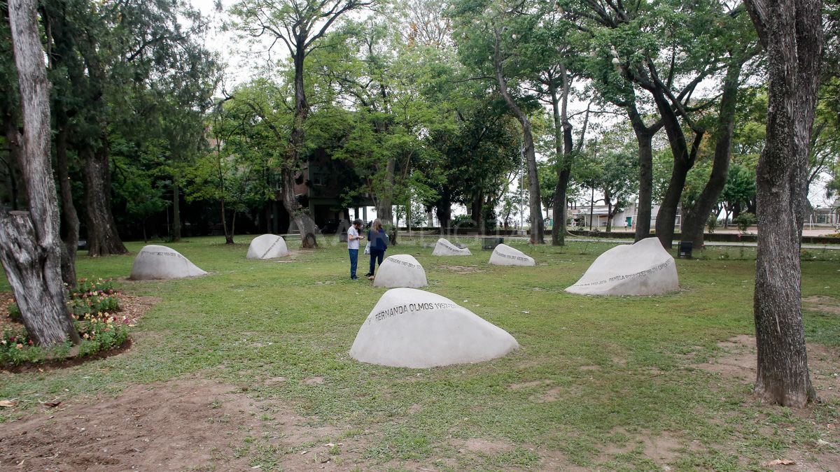 Un memorial para recordar a las víctimas de femicidios en la costanera santafesina