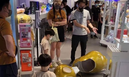 Rompió un teletubby gigante y sus padres tuvieron que pagar más de 4.200 dólares Rompió un teletubby gigante y sus padres tuvieron que pagar más de 4.200 dólares