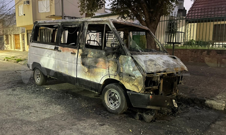 Se quemó una camioneta en Avenida Freyre y Catamarca Se quemó una camioneta en Avenida Freyre y Catamarca