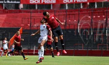 Los dirigidos por Domínguez cayeron ante Newells en Rosario. Los dirigidos por Domínguez cayeron ante Newells en Rosario.