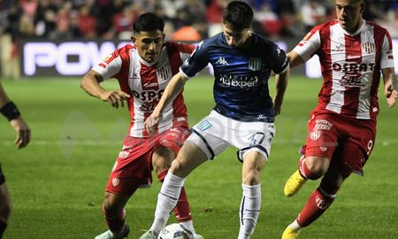 El Tatengue y la Academia empataron 1- 1 en el estadio 15 de Abril. El Tatengue y la Academia empataron 1- 1 en el estadio 15 de Abril.