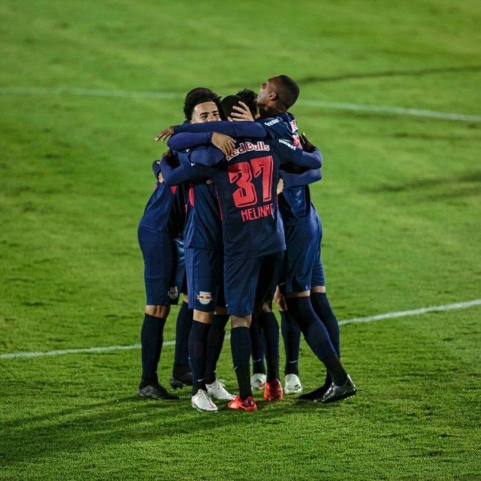 Bragantino goleó a Bahía