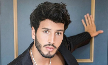 Sebastián Yatra se animó a un desnudo total al borde de la censura Sebastián Yatra se animó a un desnudo total al borde de la censura